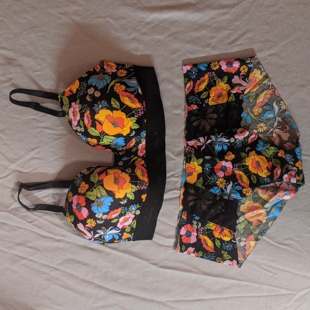 VS Pink Wireless Bra and Panty Set 36C/Lg